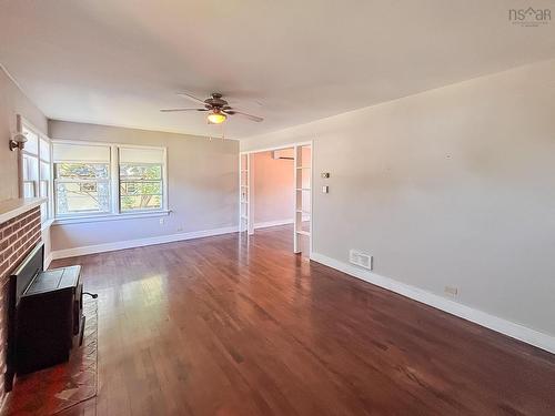 45 Hillcrest Street, Bridgewater, NS - Indoor Photo Showing Other Room