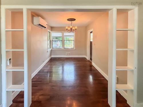 45 Hillcrest Street, Bridgewater, NS - Indoor Photo Showing Other Room