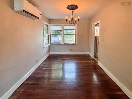 45 Hillcrest Street, Bridgewater, NS - Indoor Photo Showing Other Room