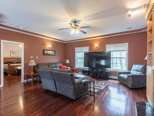 10 Sylvania Terrace, Hammonds Plains, NS - Indoor Photo Showing Living Room