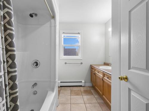 1 Deblois Street, Charlottetown, PE - Indoor Photo Showing Bathroom