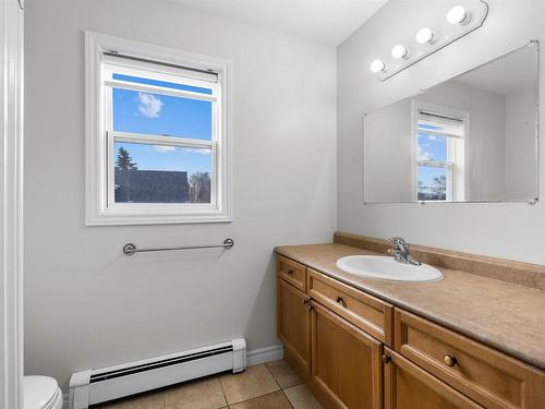 1 Deblois Street, Charlottetown, PE - Indoor Photo Showing Bathroom