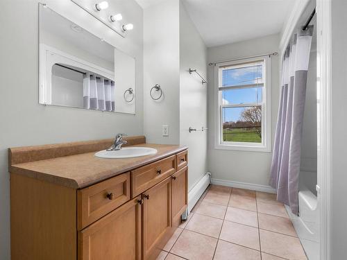 1 Deblois Street, Charlottetown, PE - Indoor Photo Showing Bathroom