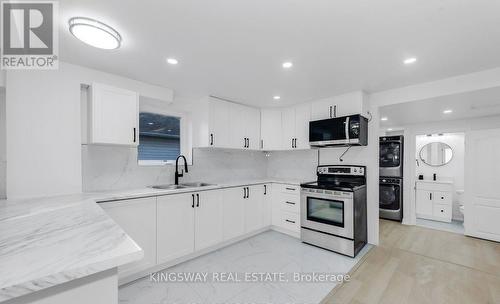 195 Randi Road, Mississauga, ON - Indoor Photo Showing Kitchen With Double Sink