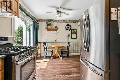 19 Tinbury Place, Toronto, ON - Indoor Photo Showing Kitchen