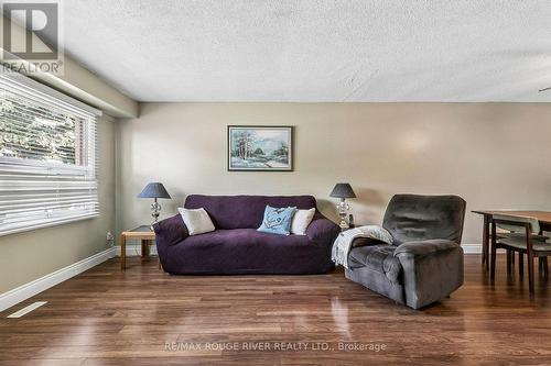 19 Tinbury Place, Toronto, ON - Indoor Photo Showing Living Room