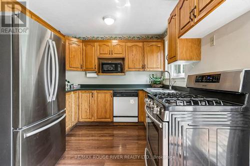 19 Tinbury Place, Toronto, ON - Indoor Photo Showing Kitchen