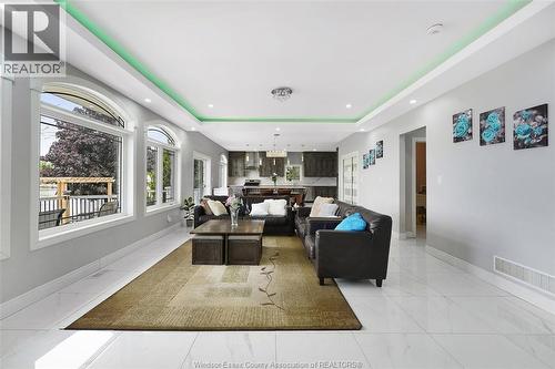 300 Shoreview Circle, Windsor, ON - Indoor Photo Showing Other Room
