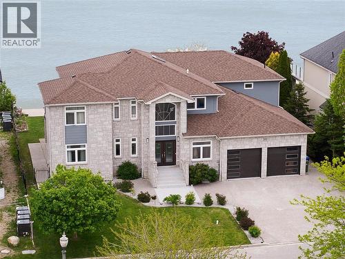 300 Shoreview Circle, Windsor, ON - Outdoor