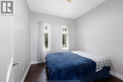 300 Shoreview Circle, Windsor, ON - Indoor Photo Showing Bedroom