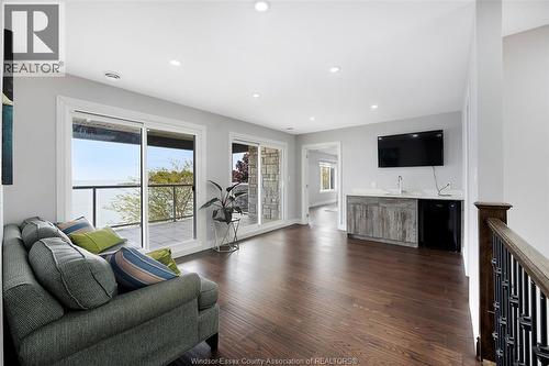 300 Shoreview Circle, Windsor, ON - Indoor Photo Showing Other Room