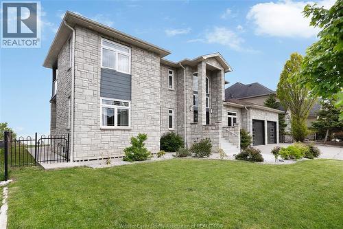 300 Shoreview Circle, Windsor, ON - Outdoor