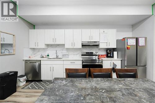 300 Shoreview Circle, Windsor, ON - Indoor Photo Showing Kitchen
