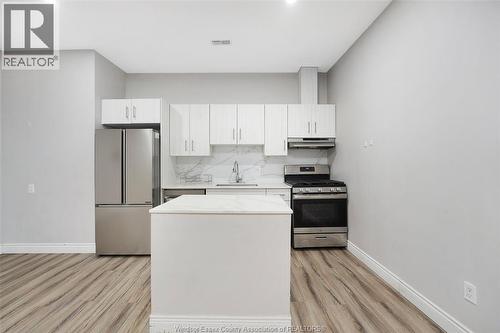 300 Shoreview Circle, Windsor, ON - Indoor Photo Showing Kitchen