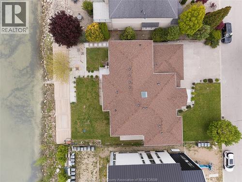 300 Shoreview Circle, Windsor, ON - Outdoor