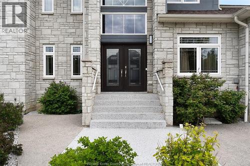 300 Shoreview Circle, Windsor, ON - Outdoor With Facade