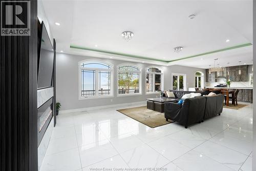 300 Shoreview Circle, Windsor, ON - Indoor Photo Showing Other Room