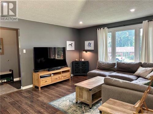 193 Catherine Drive, Garson, ON - Indoor Photo Showing Living Room