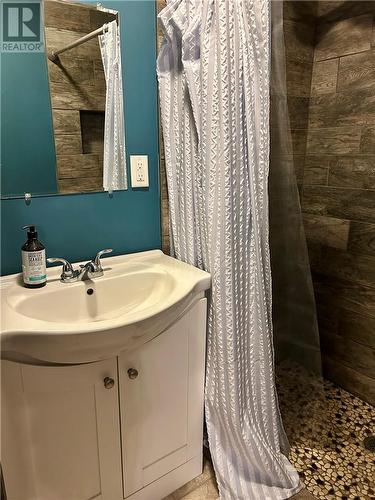 193 Catherine Drive, Garson, ON - Indoor Photo Showing Bathroom