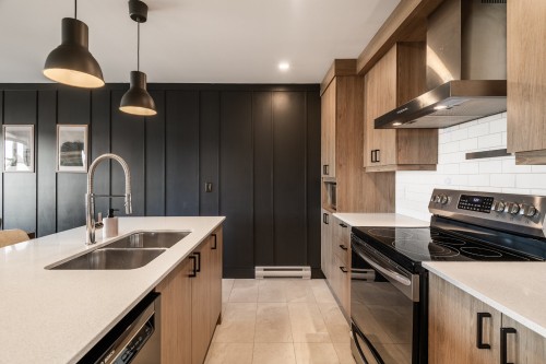 Kitchen - 3657 Rue Du Granit, Carignan, QC - Indoor Photo Showing Kitchen With Double Sink With Upgraded Kitchen