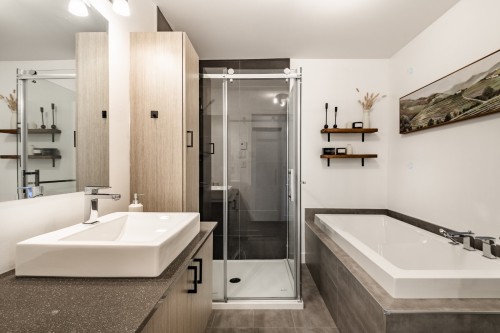 Bathroom - 3657 Rue Du Granit, Carignan, QC - Indoor Photo Showing Bathroom