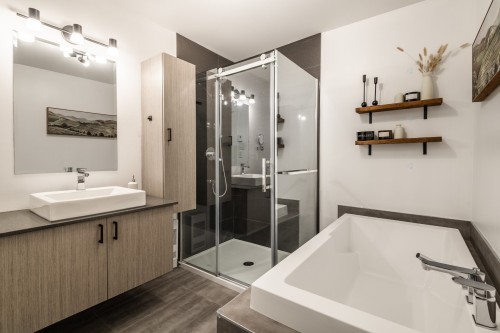 Bathroom - 3657 Rue Du Granit, Carignan, QC - Indoor Photo Showing Bathroom