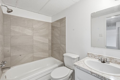 Bathroom - 203-4798 Rue De Gaspé, Sherbrooke (Brompton/Rock Forest/Saint-Élie/Deauville), QC - Indoor Photo Showing Bathroom