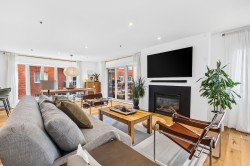 209-1315 Rue Notre-Dame O. Montréal (Ville-Marie), QC H3C 6J4