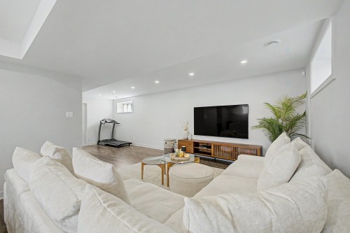 Salle familiale - 89 Ch. St-André, Saint-Jean-Sur-Richelieu, QC - Indoor