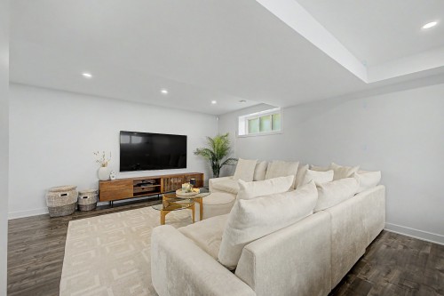 Salle familiale - 89 Ch. St-André, Saint-Jean-Sur-Richelieu, QC - Indoor Photo Showing Other Room