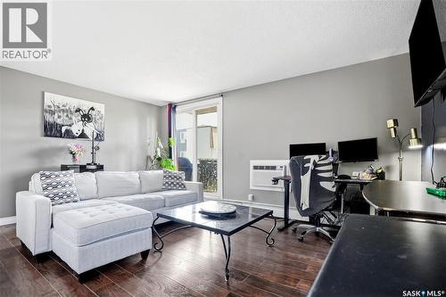 7 115 Acadia Drive, Saskatoon, SK - Indoor Photo Showing Living Room