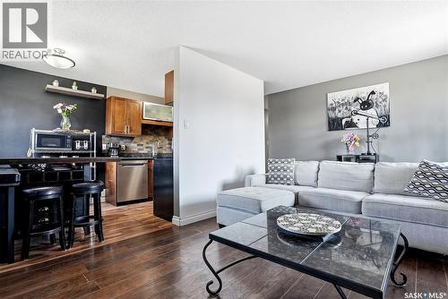 7 115 Acadia Drive, Saskatoon, SK - Indoor Photo Showing Living Room