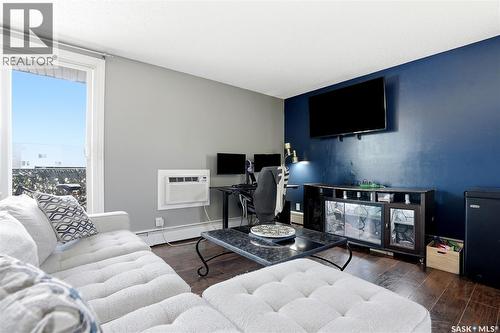 7 115 Acadia Drive, Saskatoon, SK - Indoor Photo Showing Living Room