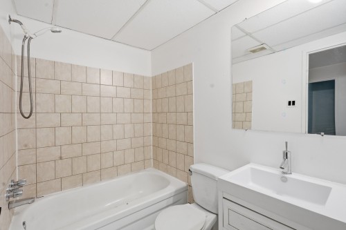 Bathroom - 205-4798 Rue De Gaspé, Sherbrooke (Brompton/Rock Forest/Saint-Élie/Deauville), QC - Indoor Photo Showing Bathroom