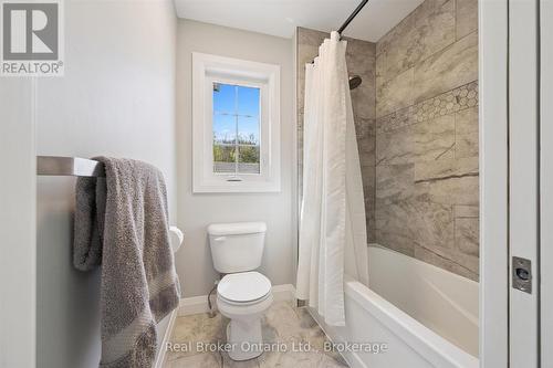 46 Washington Street, Brant (Paris), ON - Indoor Photo Showing Bathroom