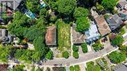180 DUNVEGAN ROAD  Toronto, ON M5P 2P2