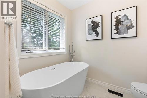 144 Pheasant Run, Lakeshore, ON - Indoor Photo Showing Bathroom