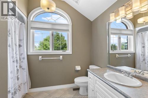 144 Pheasant Run, Lakeshore, ON - Indoor Photo Showing Bathroom