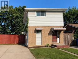 1110 ABBEY COURT  Windsor, ON N8S 4E9