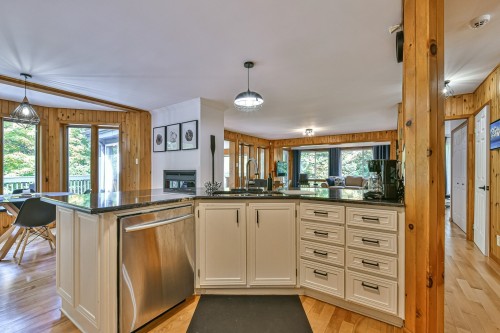 Cuisine - 109 Ch. Des Outardes, Mont-Blanc, QC - Indoor Photo Showing Kitchen