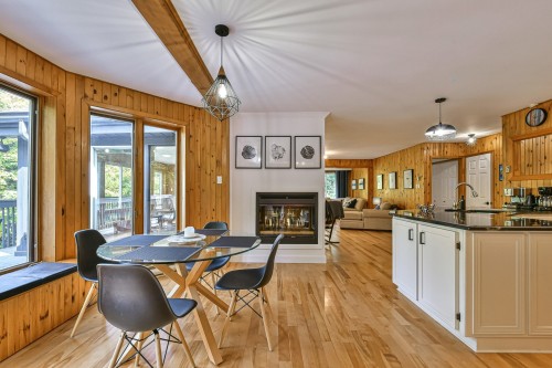 Salle à manger - 109 Ch. Des Outardes, Mont-Blanc, QC - Indoor With Fireplace