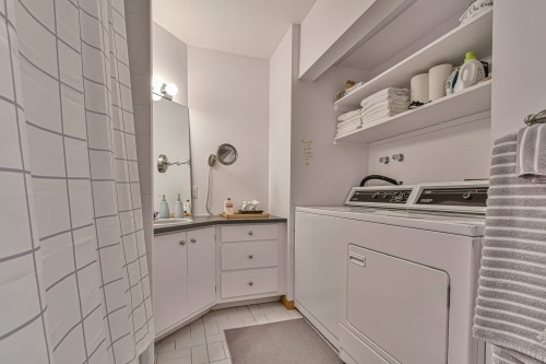 Salle de bains - 109 Ch. Des Outardes, Mont-Blanc, QC - Indoor Photo Showing Laundry Room