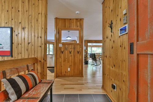 Hall d'entrée/Vestibule - 109 Ch. Des Outardes, Mont-Blanc, QC - Indoor Photo Showing Other Room