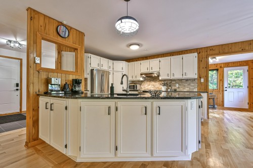 Cuisine - 109 Ch. Des Outardes, Mont-Blanc, QC - Indoor Photo Showing Kitchen With Upgraded Kitchen