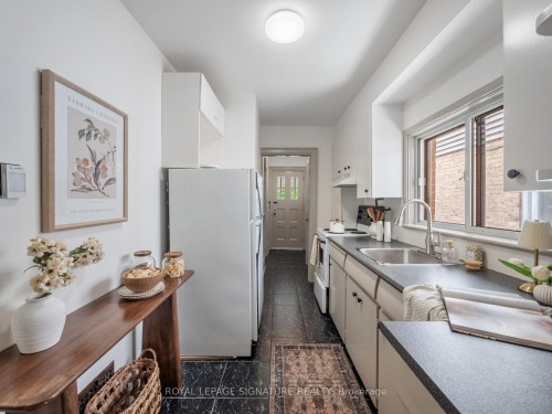 37 Chilton Road, Toronto, ON - Indoor Photo Showing Kitchen
