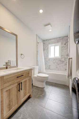 Salle de bains - 447  - 453 Ch. Pierre-Péladeau, Sainte-Adèle, QC - Indoor Photo Showing Bathroom