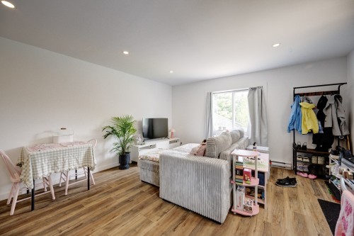 Salon - 447  - 453 Ch. Pierre-Péladeau, Sainte-Adèle, QC - Indoor Photo Showing Living Room