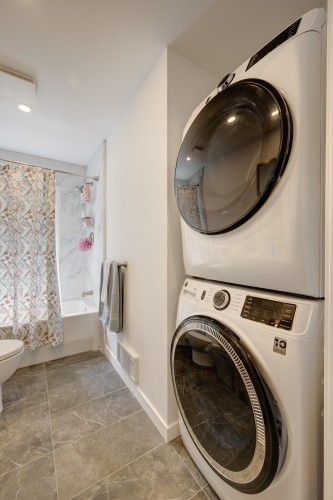 Salle de bains - 447  - 453 Ch. Pierre-Péladeau, Sainte-Adèle, QC - Indoor Photo Showing Laundry Room