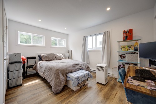 Chambre à coucher - 447  - 453 Ch. Pierre-Péladeau, Sainte-Adèle, QC - Indoor Photo Showing Bedroom