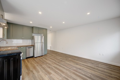 Vue d'ensemble - 447  - 453 Ch. Pierre-Péladeau, Sainte-Adèle, QC - Indoor Photo Showing Kitchen